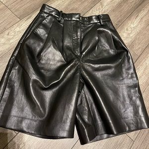 ARITZIA BLACK LEATHER LIMERICK SHORTS